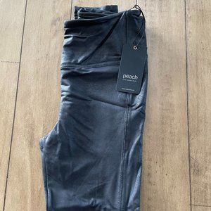 New with tags Peach Black Kili Leggings Size M High Waist